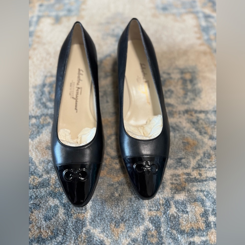 Salvatore Ferragamo Black Leather Women's Shoes Size 7.5